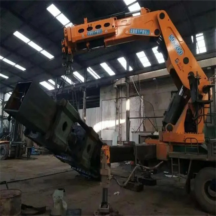 洛宁吊车出租谈谈吊车底盘如何保养