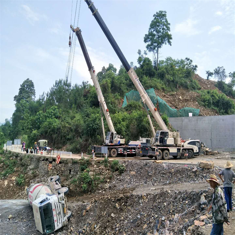 洛宁汽车掉沟里叫吊车救援要多少钱