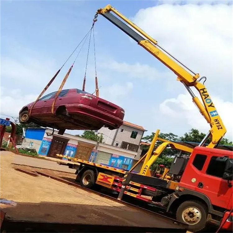 洛宁吊车吊汽车的正确方法